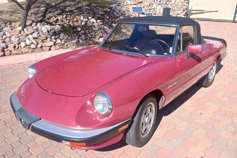 1989 Alfa Romeo 105/115 Spider Series 3 sold for $8,300