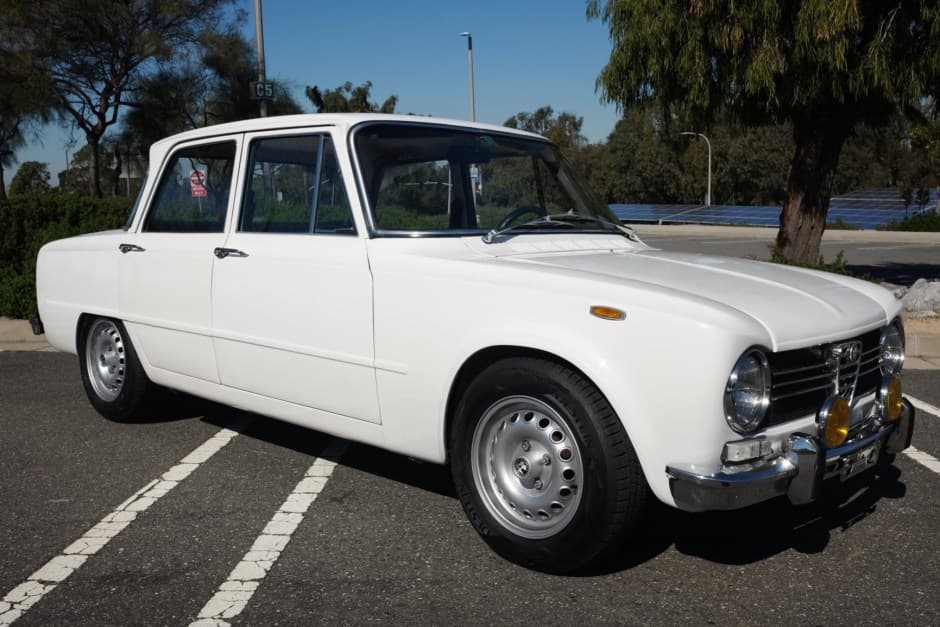 1970 Alfa Romeo 105 Series Sedan sold for $27,000