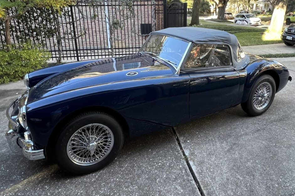 1962 MG MGA sold for $33,000