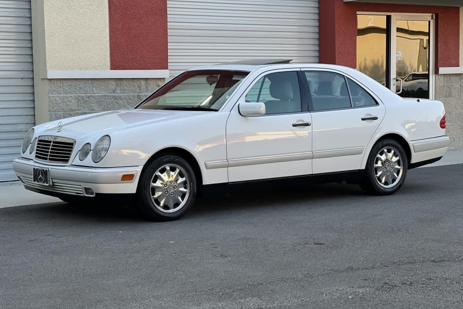 1996 Mercedes-Benz W210 E-Class sold for $16,000