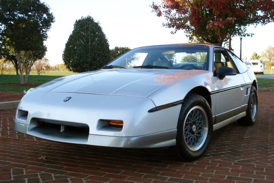 1986 Pontiac Fiero sold for $11,527