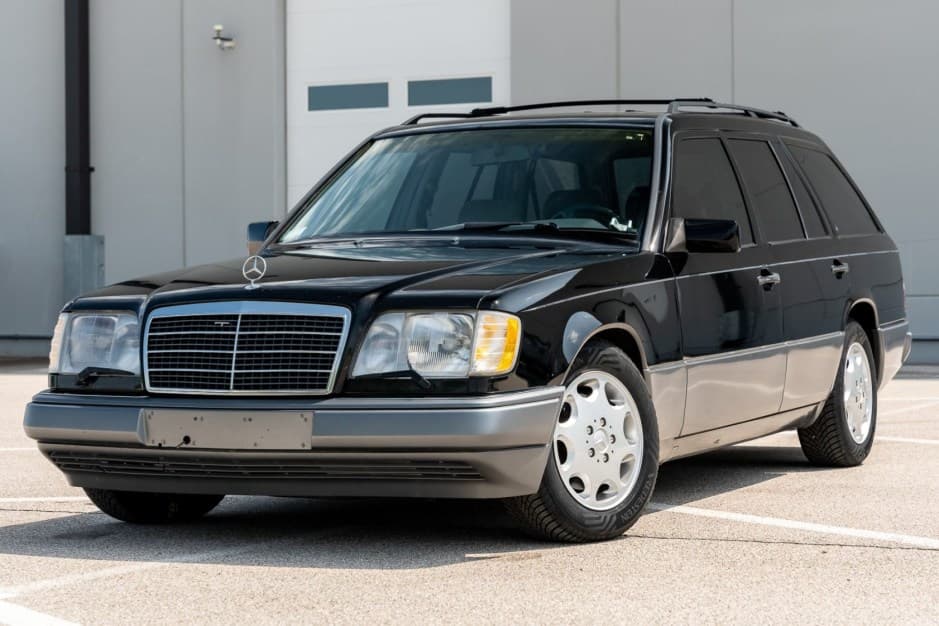 1995 Mercedes-Benz W124 E-Class sold for $7,300