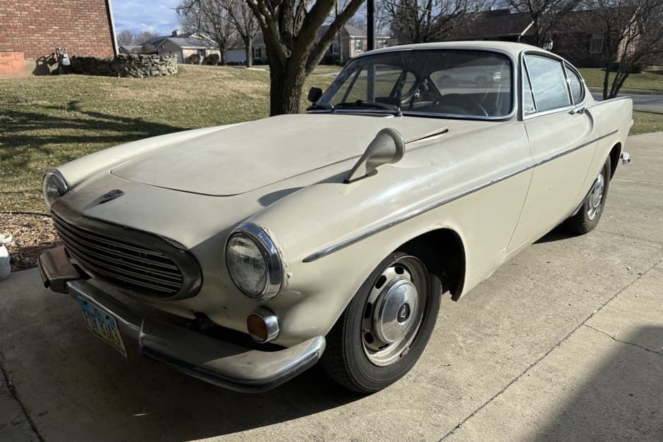 1967 Volvo P1800/1800 sold for $8,600