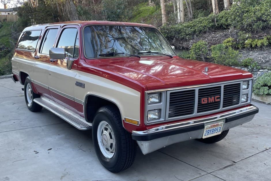 1985 GMC Suburban (1973-1991) sold for $9,551