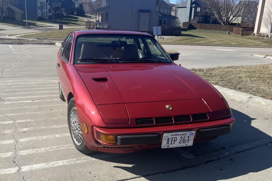 1980 Porsche 924 sold for $6,001