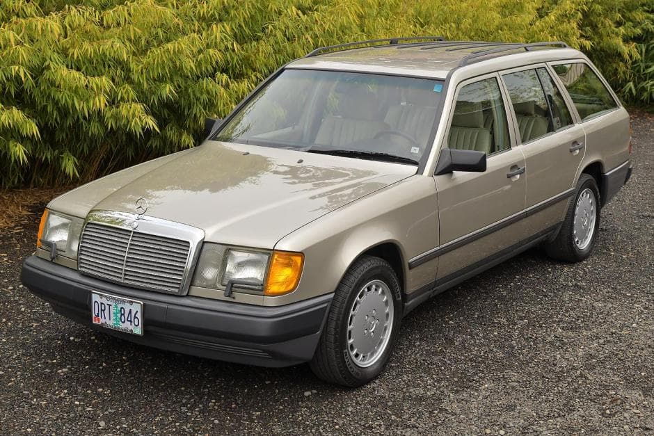 1987 Mercedes-Benz W124 E-Class sold for $16,000