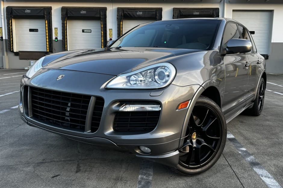 2010 Porsche 955/957 Cayenne (2003-2010) sold for $11,900