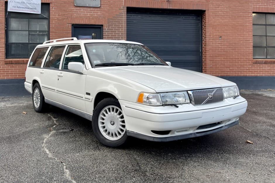 1996 Volvo 900-Series sold for $3,030