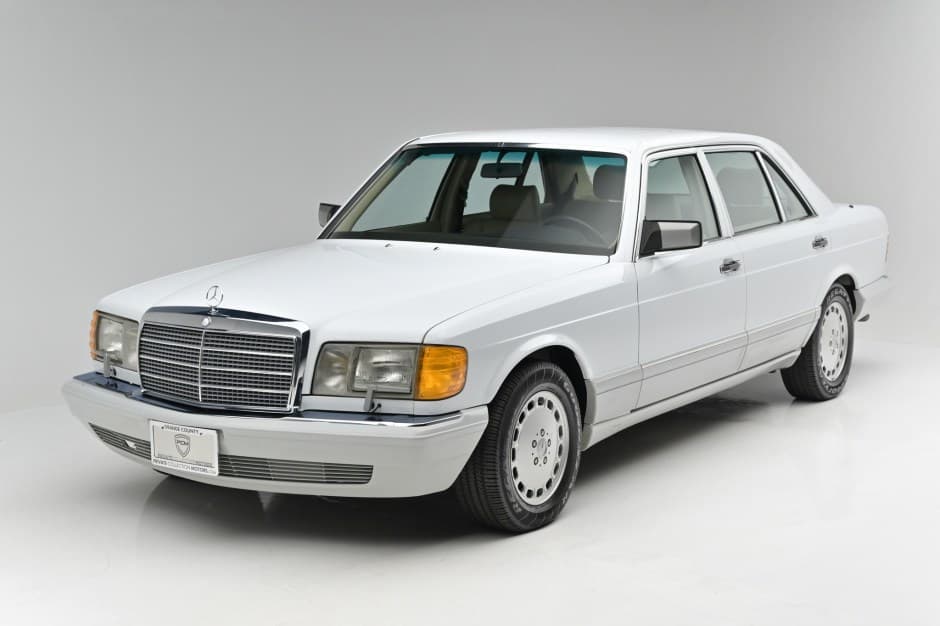 1991 Mercedes-Benz W126 S-Class sold for $36,500
