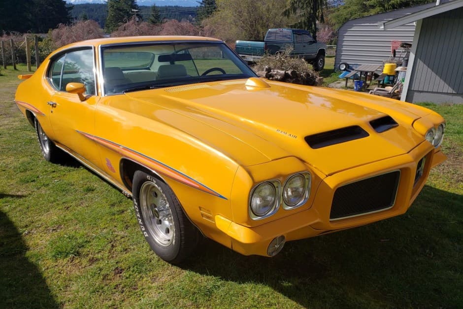 1972 Pontiac Tempest / LeMans sold for $16,001