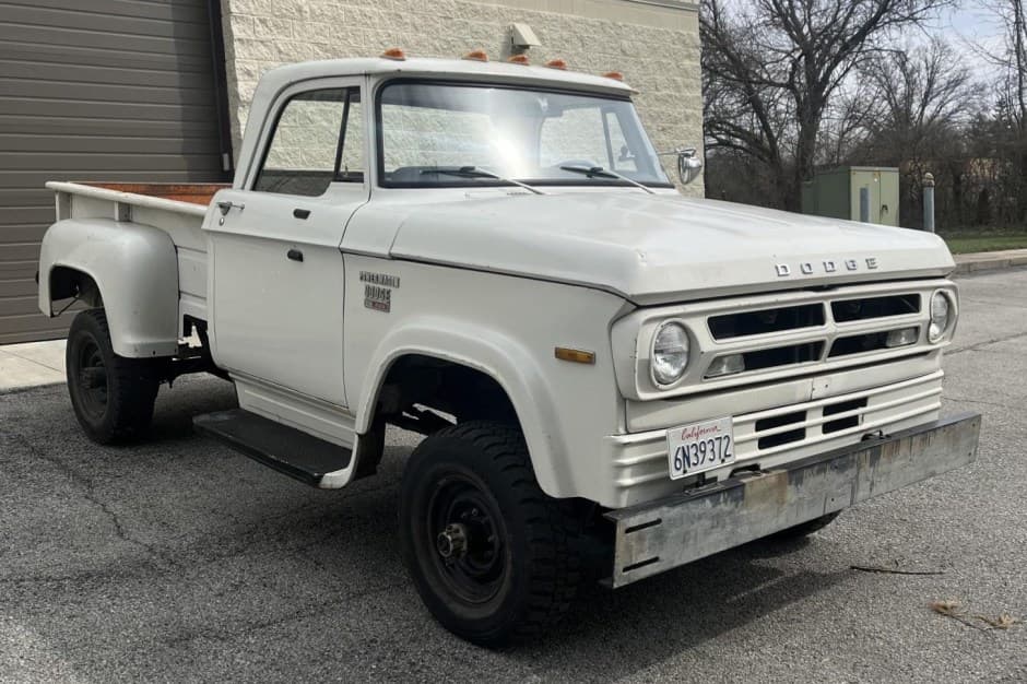 1970 Dodge Power Wagon sold for $7,700