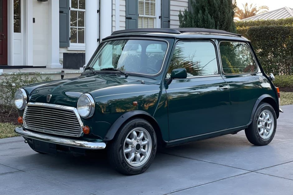 1995 Mini Mk VI & Mk VII sold for $26,000
