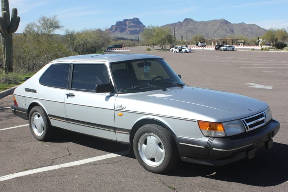 1989 Saab 900 sold for $13,500