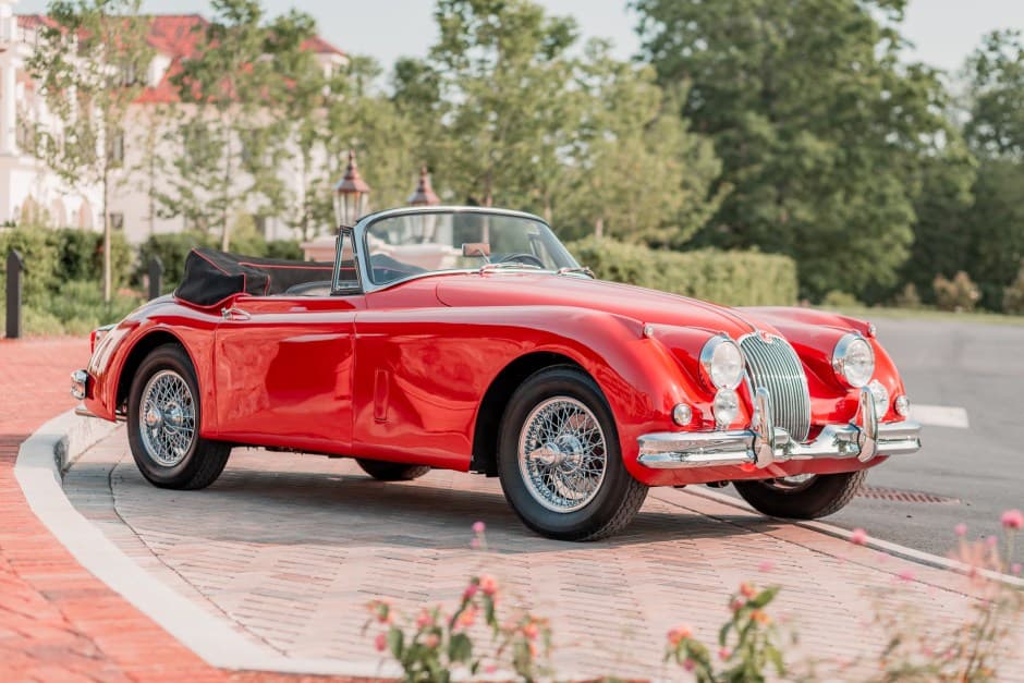 1960 Jaguar XK150 sold for $120,000