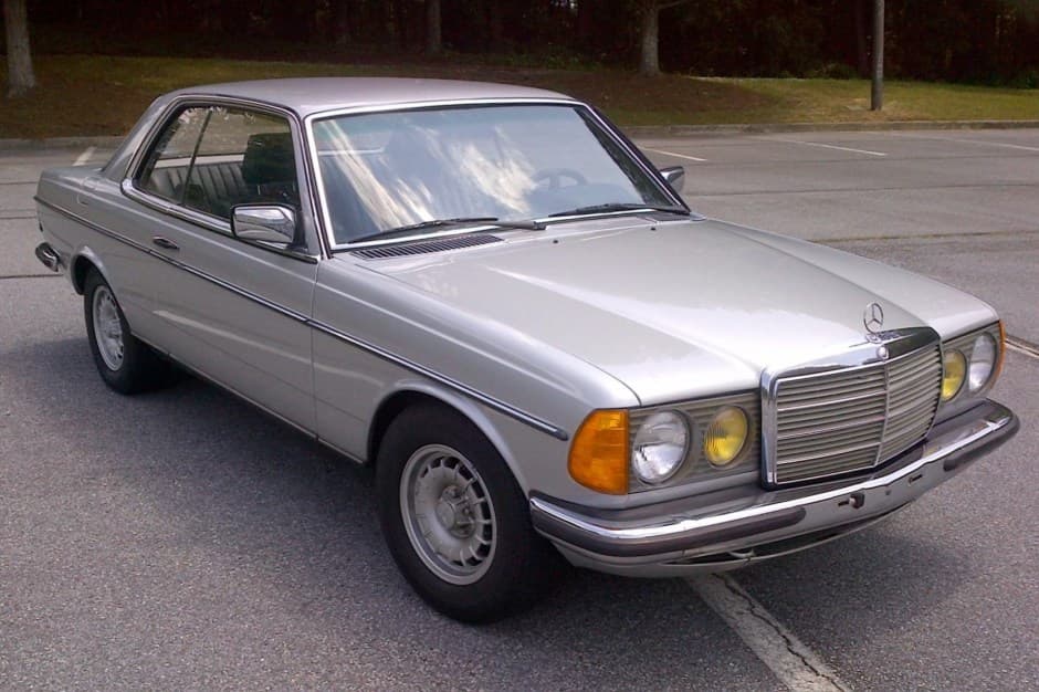 1980 Mercedes-Benz W123 sold for $21,251
