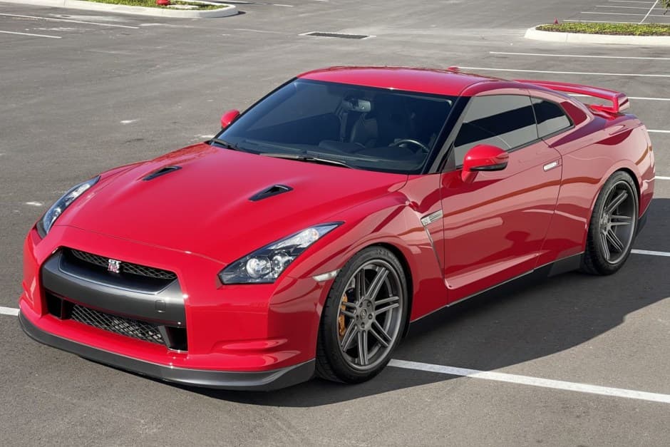 2010 Nissan GT-R R35 sold for $60,501