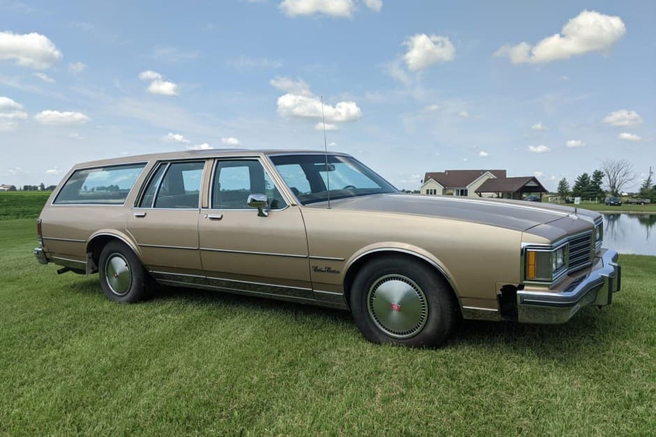 1985 Oldsmobile Custom Cruiser sold for $6,000