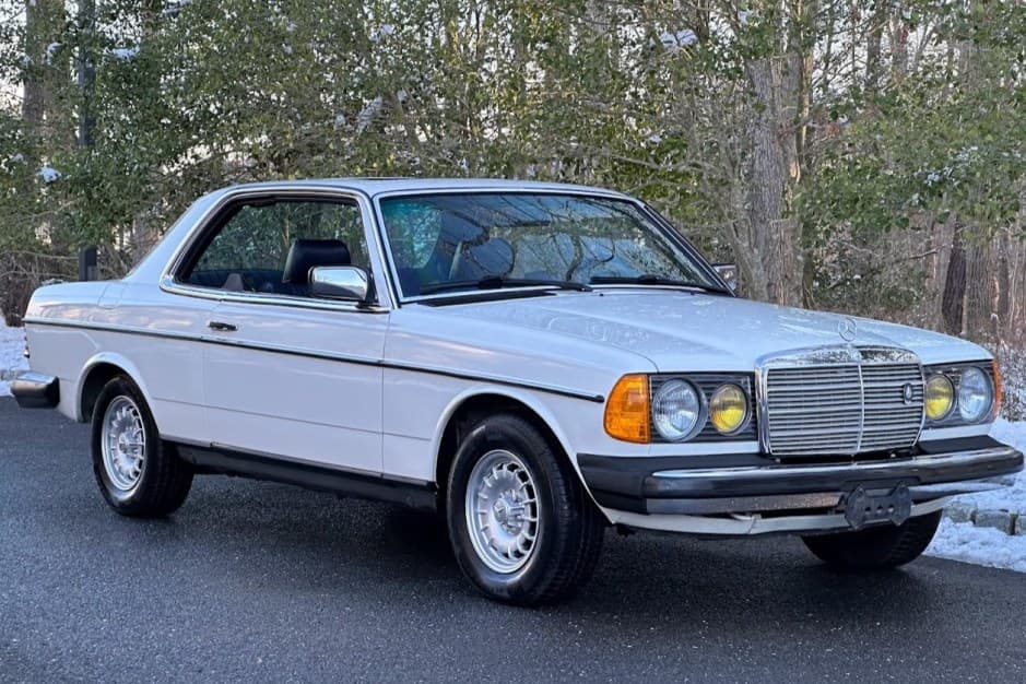 1983 Mercedes-Benz W123 sold for $28,250