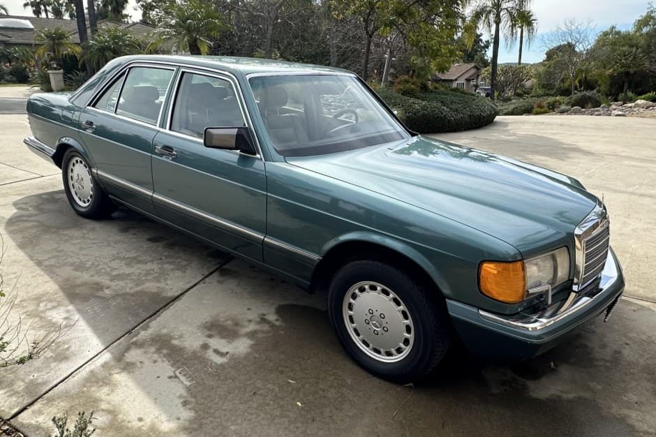 1989 Mercedes-Benz W126 S-Class sold for $8,600