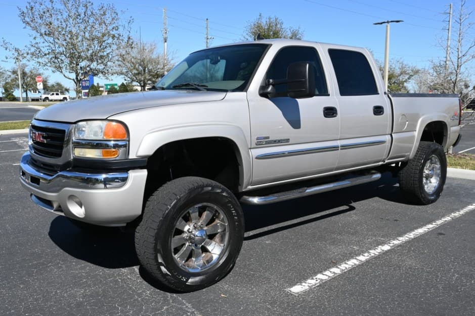 2007 GMC Sierra HD (GMT800 2000-2007) sold for $32,000