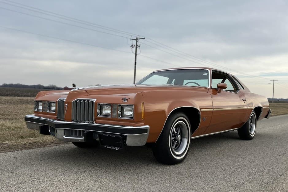 1977 Pontiac Grand Prix sold for $9,105