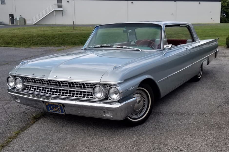 1961 Ford Galaxie sold for $8,100