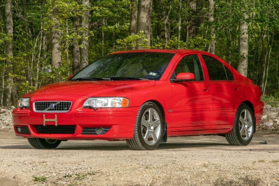 2005 Volvo S60R sold for $15,600