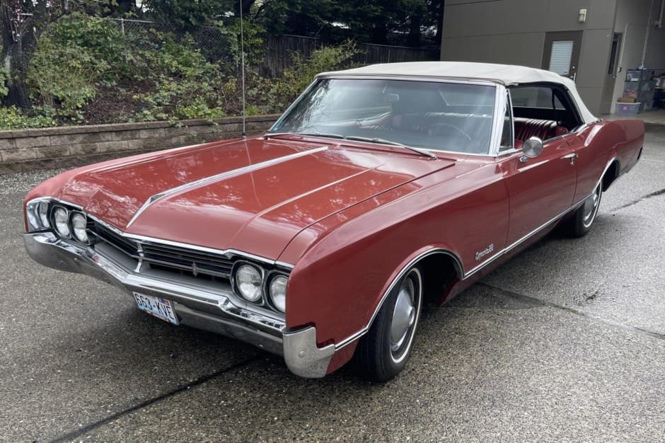 1966 Oldsmobile 88 sold for $13,900