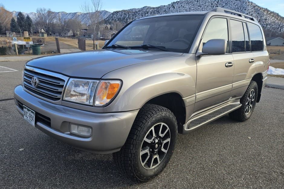 2004 Toyota Land Cruiser 100-Series sold for $25,500