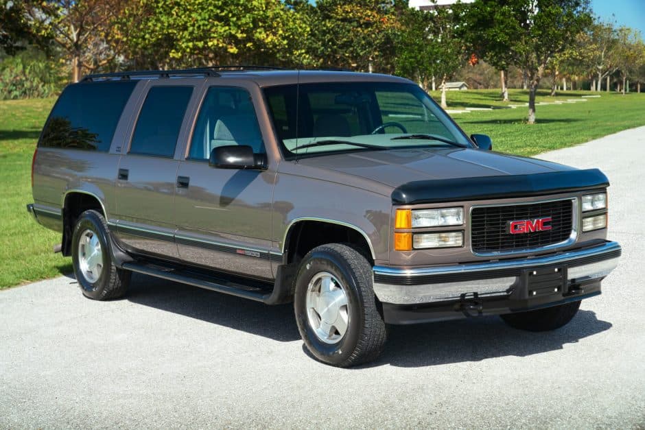 1997 GMC Suburban (GMT400 1992-1999) sold for $14,750