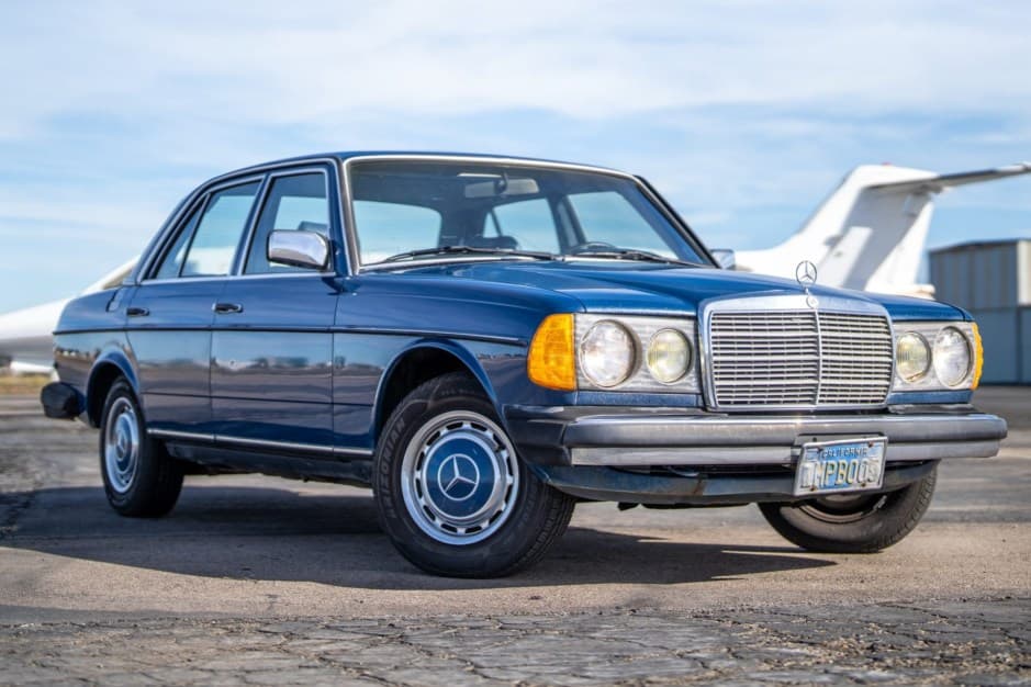 1983 Mercedes-Benz W123 sold for $5,000
