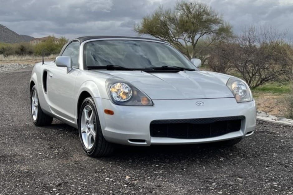 2001 Toyota W30 MR2 sold for $8,500