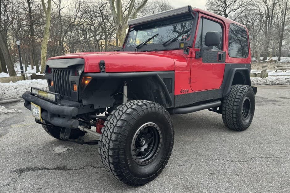1992 Jeep Wrangler YJ (1987-1995) sold for $13,750