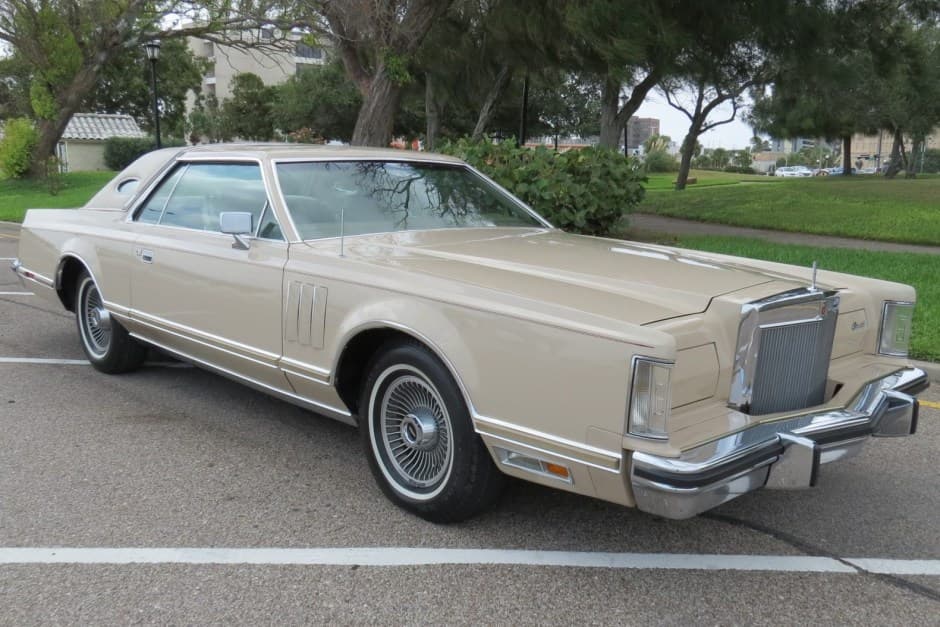 1978 Lincoln Continental Mark V (1977-1979) sold for $10,250