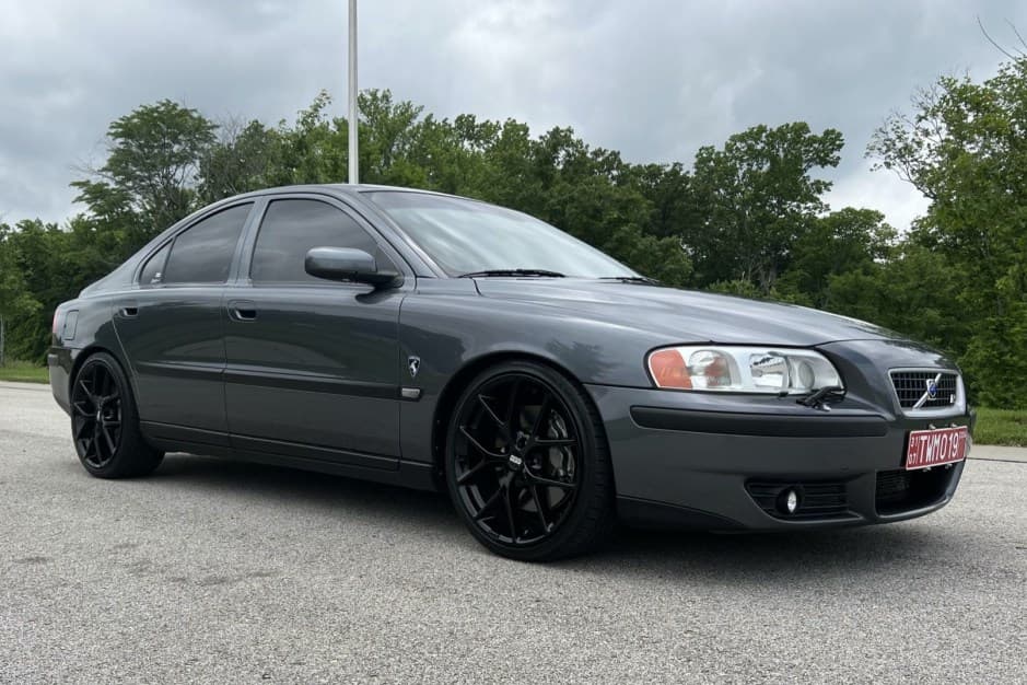 2004 Volvo S60R sold for $16,000