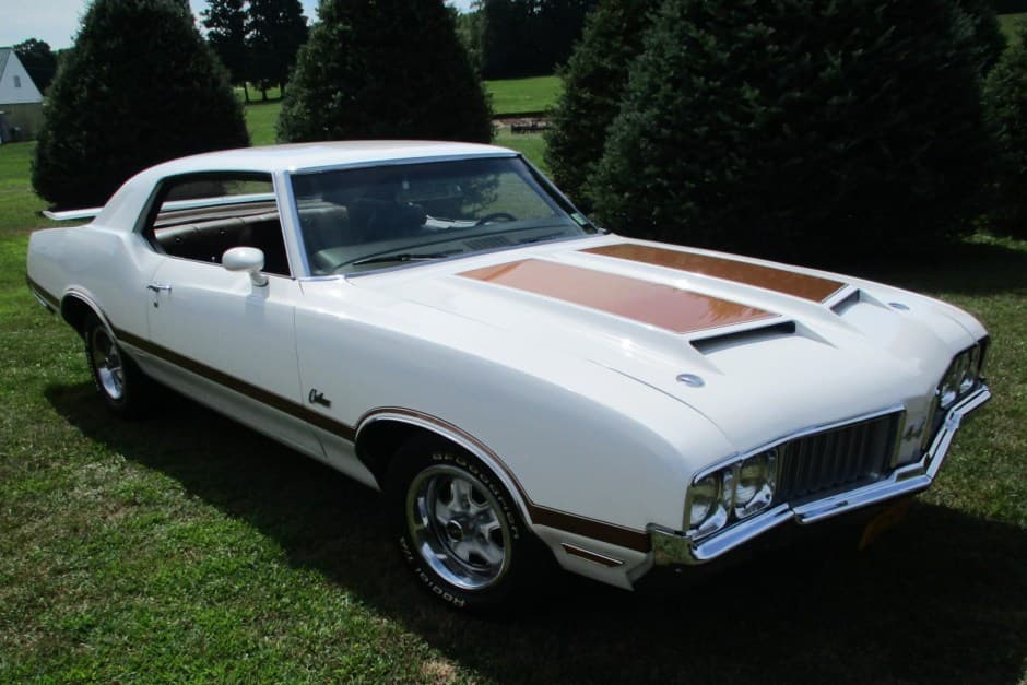 1970 Oldsmobile Cutlass sold for $14,650