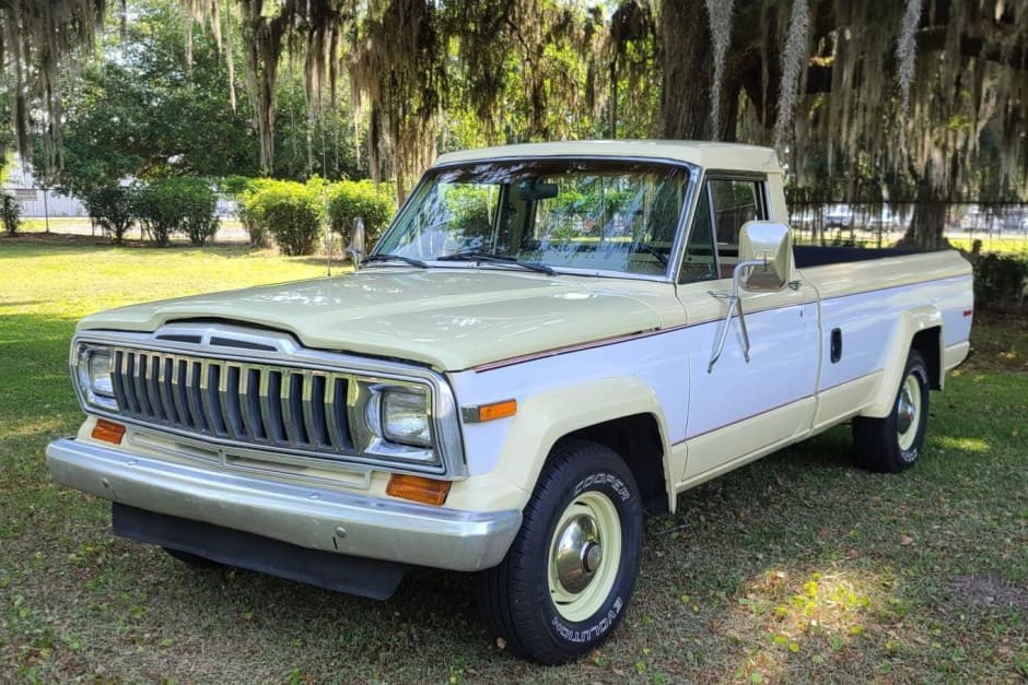1986 Jeep Pickup sold for $15,995