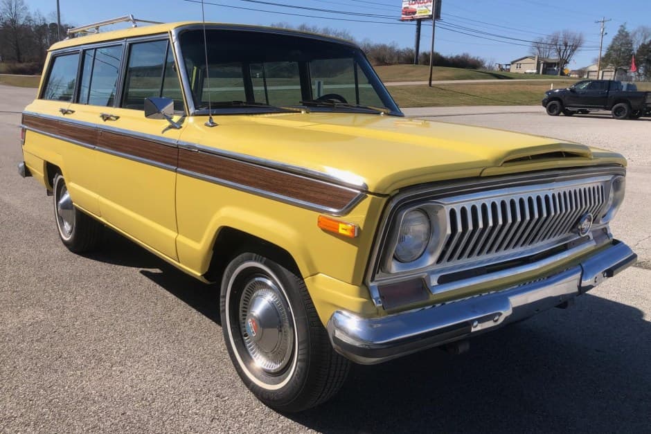 1976 Jeep SJ Wagoneer sold for $16,500