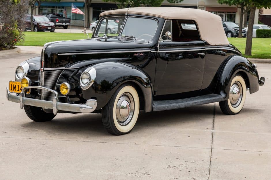 1940 Ford Standard, Deluxe, & Super Deluxe sold for $38,000