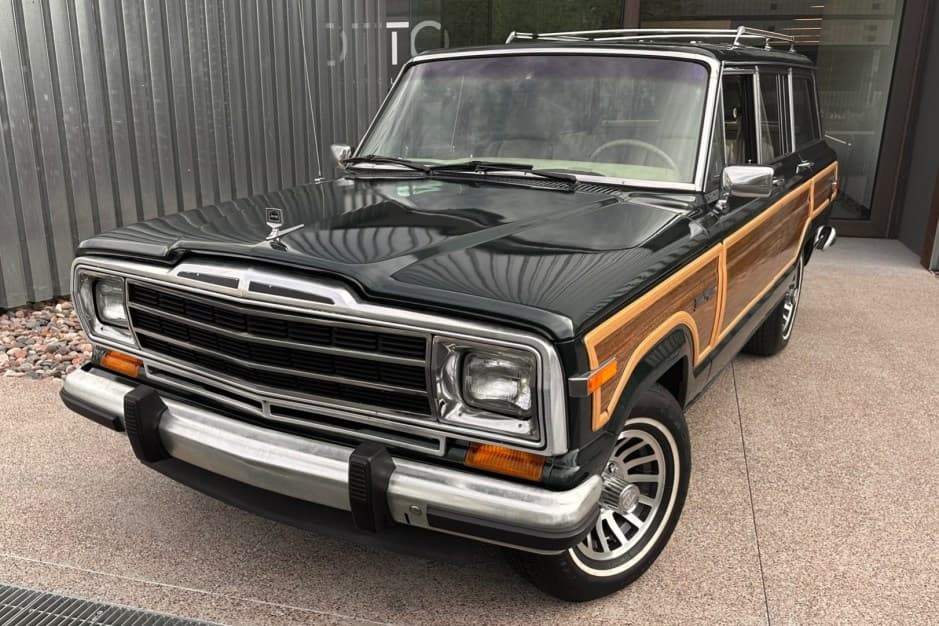 1991 Jeep SJ Grand Wagoneer sold for $29,750
