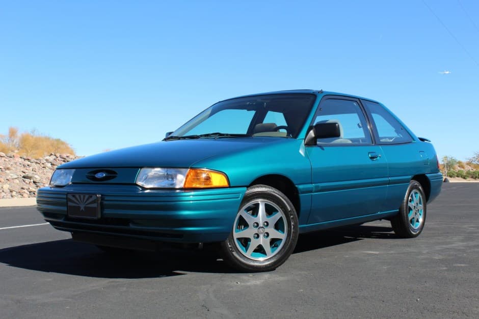 1994 Ford  sold for $8,200