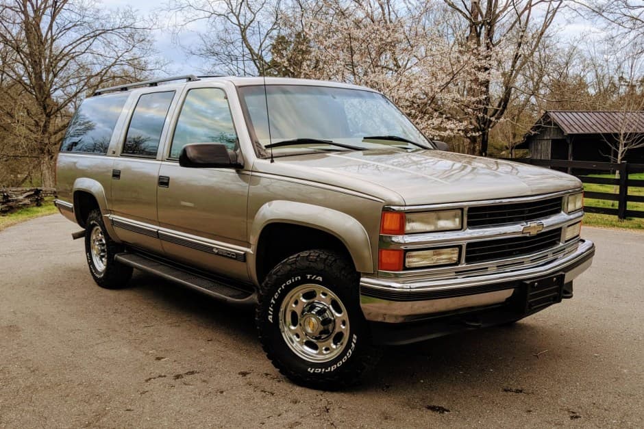 1999 Chevrolet Suburban (GMT400 1992-1999) sold for $22,500