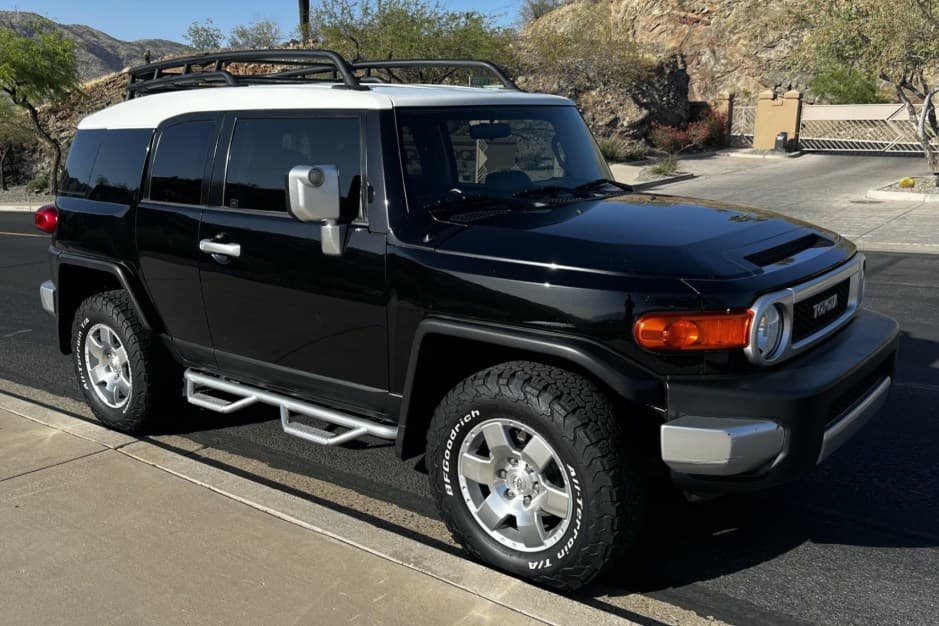 2007 Toyota FJ Cruiser sold for $17,000