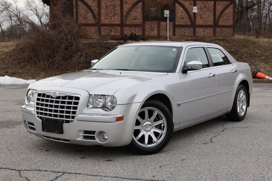 2005 Chrysler 300 (2005-2023) sold for $12,250