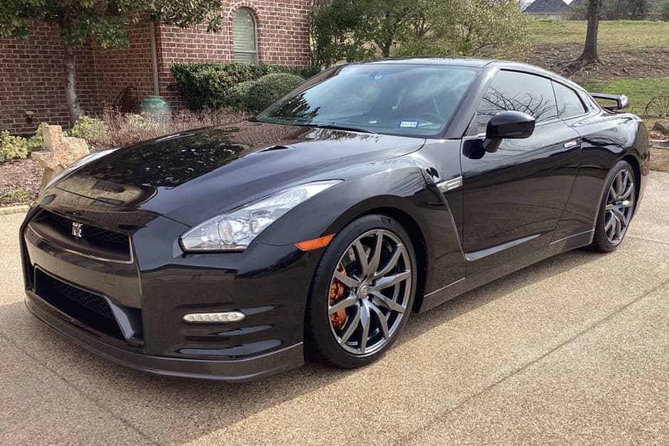 2013 Nissan GT-R R35 sold for $72,500