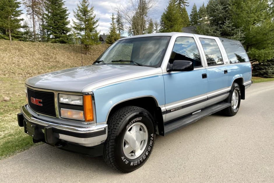 1993 GMC Suburban (GMT400 1992-1999) sold for $13,501