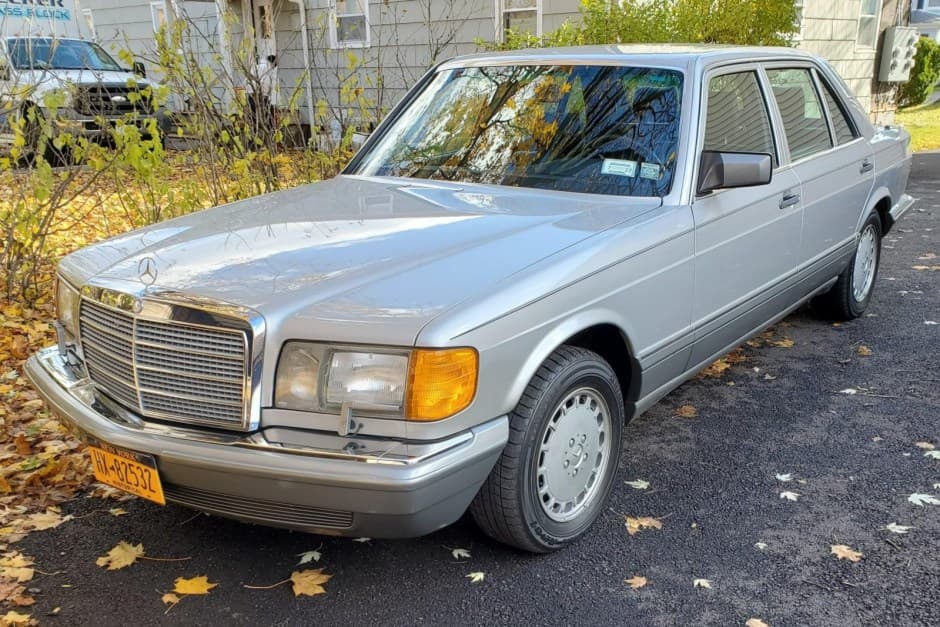 1986 Mercedes-Benz W126 S-Class sold for $13,000