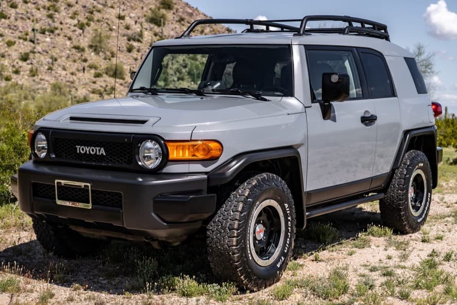 2013 Toyota FJ Cruiser sold for $31,000