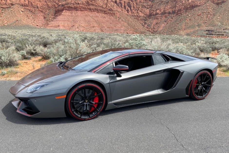 2016 Lamborghini Aventador sold for $371,700