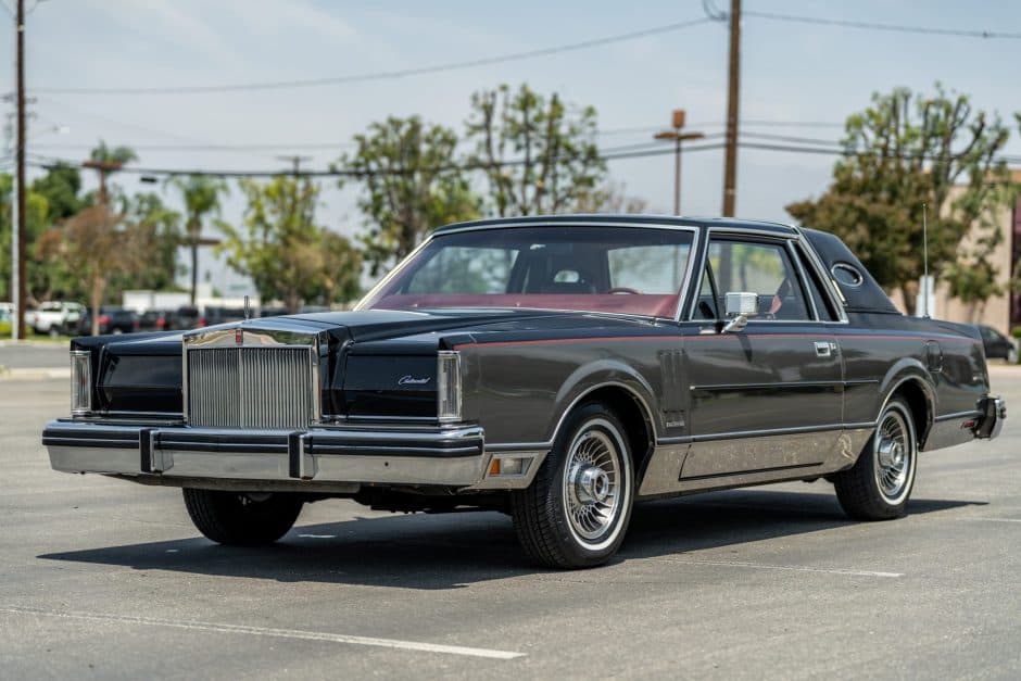 1982 Lincoln Continental Mark VI (1980-1983) sold for $11,500